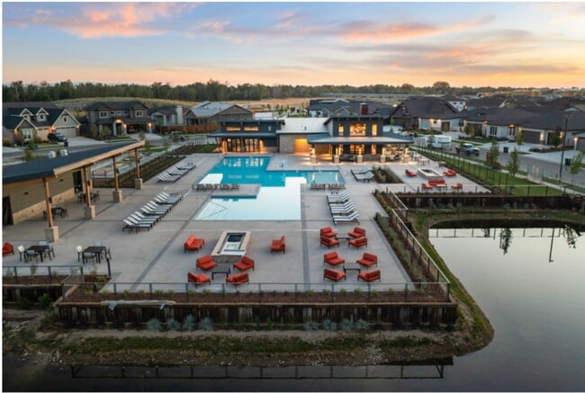 Building Photo - Riverstone: Gated Community, Pond Access i...