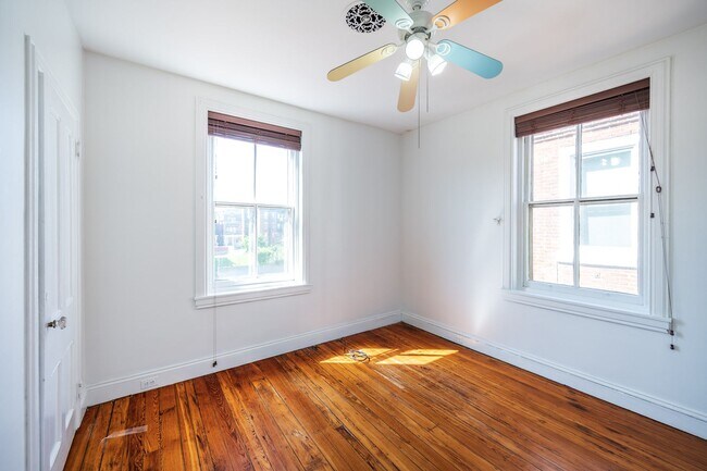 Building Photo - 206 S 43rd St