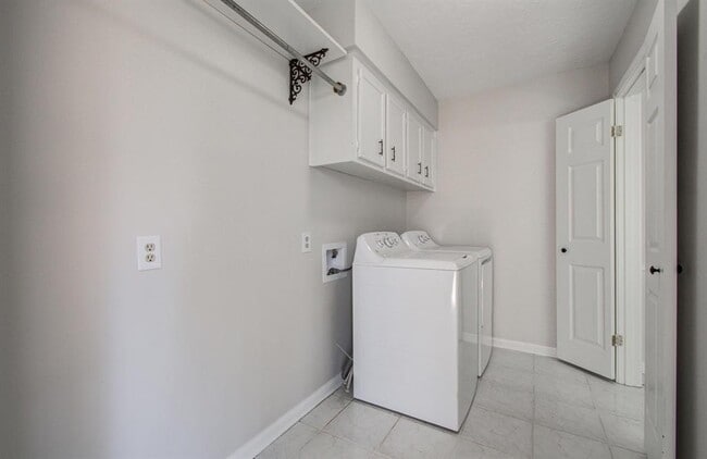 Building Photo - 3706 Brookbank Dr