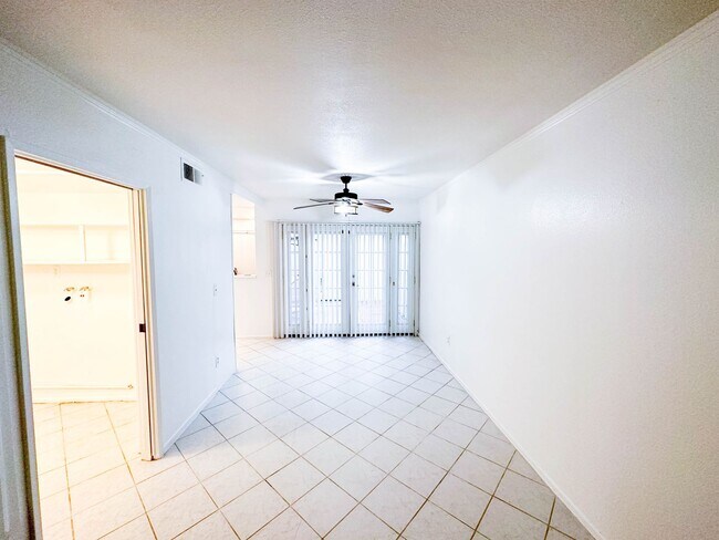 Building Photo - Townhome AVAILABLE NOW in Colton. 2 Bed / 2 Bath Floorplan  + Garage!