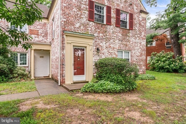 Building Photo - 1134 Valley Dr