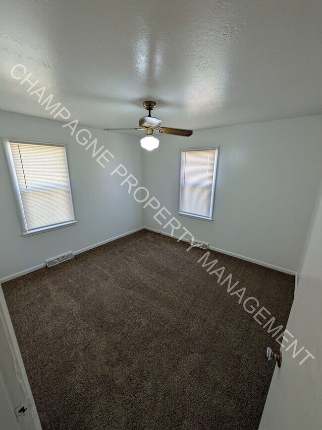 Building Photo - 701/703 Deweese St