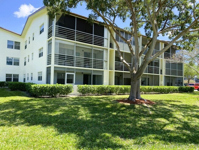Building Photo - 256 Mansfield G
