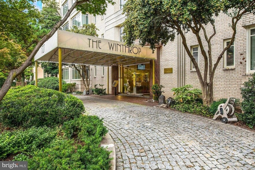 Building Photo - 1727 Massachusetts Ave NW