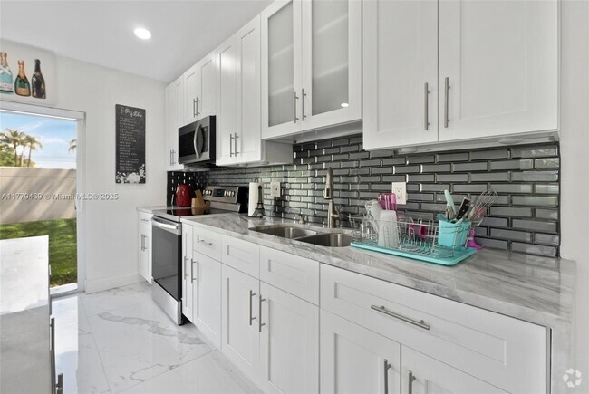 Building Photo - 1751 SW 112th Ter