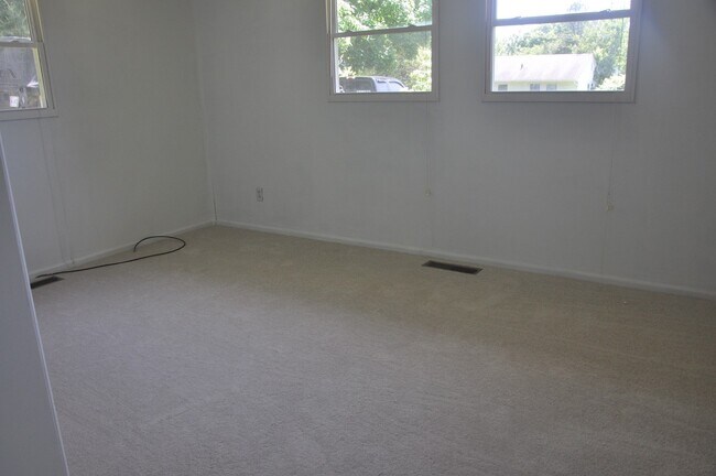 Building Photo - Now Pre-Leasing for Fall Semester 2026