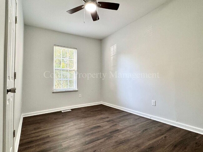 Building Photo - 2BR/1BA Nicely remodeled historic home in ...