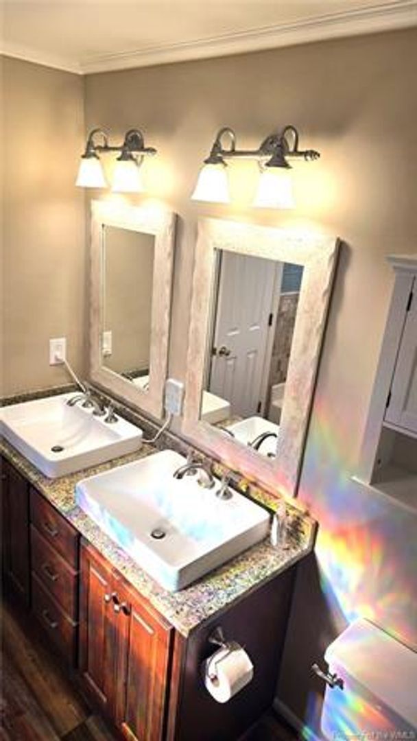 Building Photo - 305 Peachtree Ln