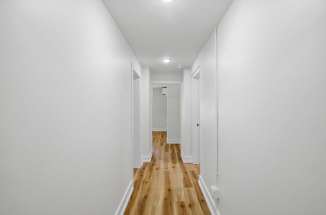 Building Photo - 2113 W Madison Ave