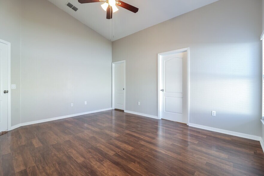 Building Photo - 25802 Bloomsbury Ct