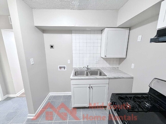 Building Photo - 139 N Claybrook St