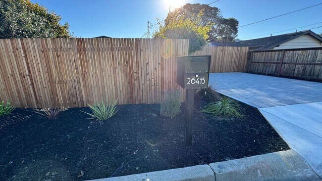 Building Photo - Mission Fields Home, 3 bedroom 2 bath, Fire Place, large fenced yard, 2 car garage fully finished...