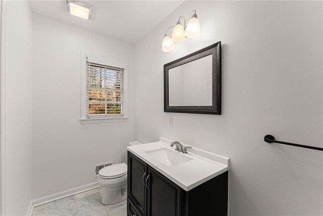 Building Photo - 4540 Club Valley Dr NE
