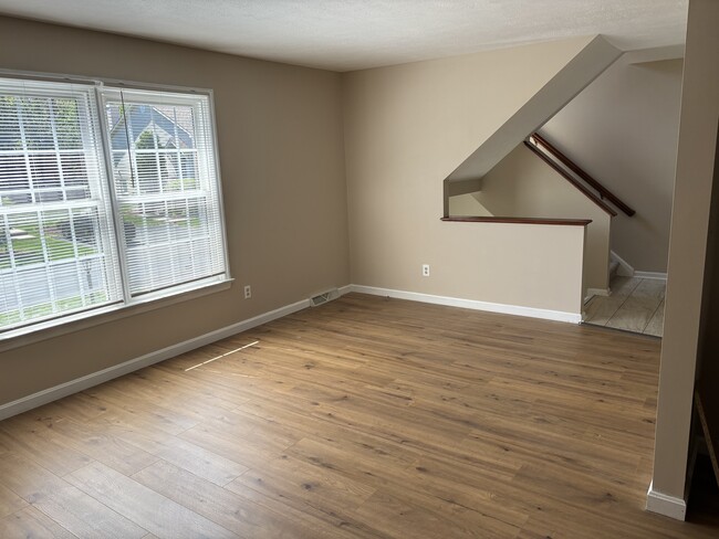 Building Photo - 203 Apple Blossom Ln