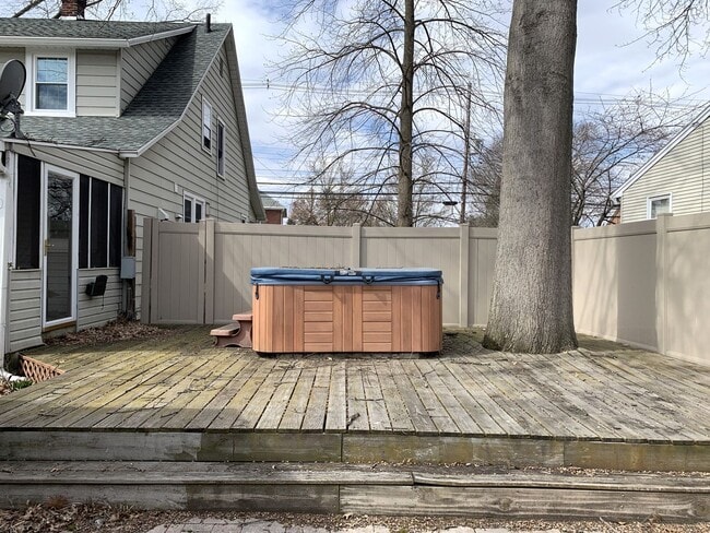 Building Photo - Charming 3-Bedroom Home on Spacious Corner...