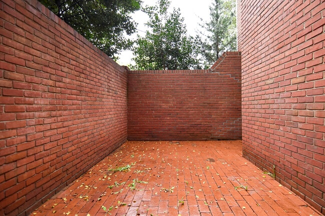 PATIO OFFE LIVING ROOM - 4200 River Rd NW