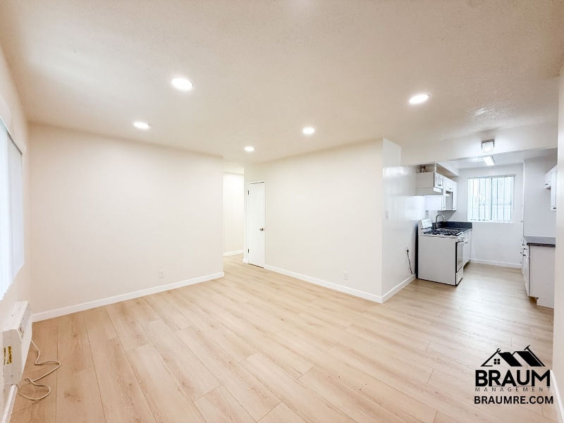 Building Photo - 2043 S Bedford St