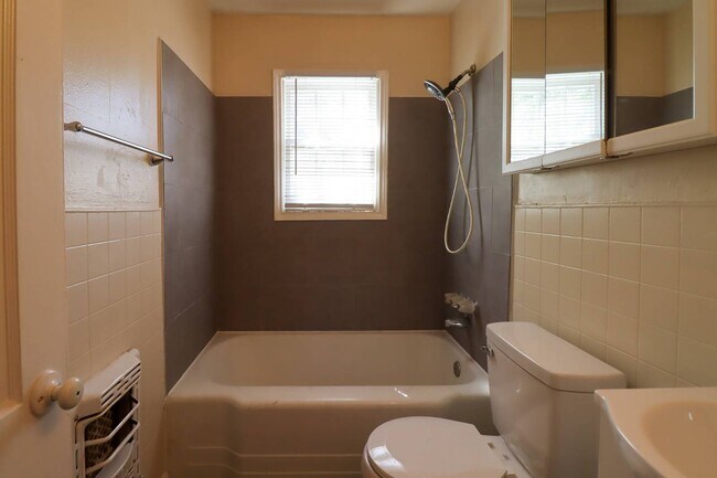 Building Photo - 1512 White Ave