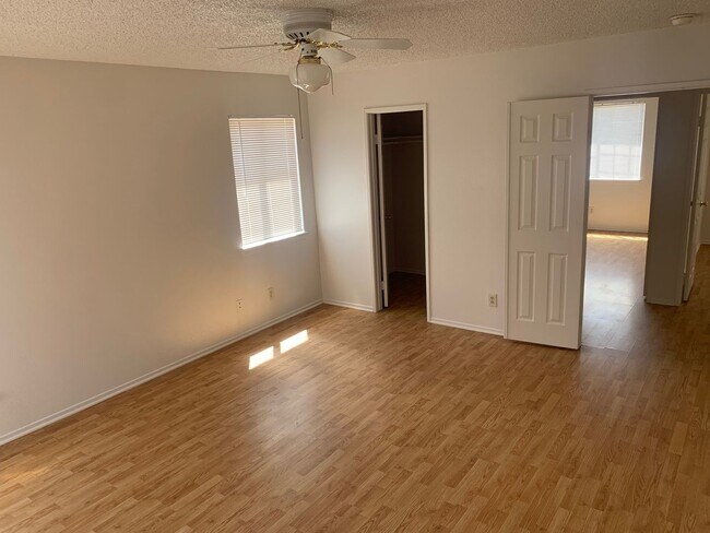 Building Photo - spacious 3 bedroom 2 bath home with large yard