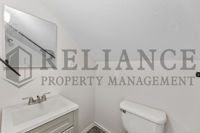 Building Photo - 653 Harding St