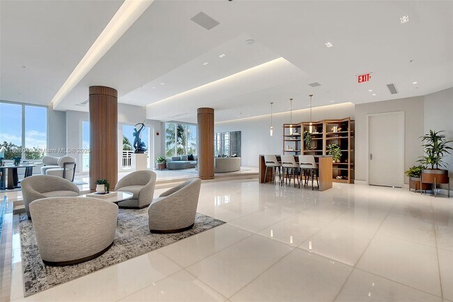 Building Photo - 888 Brickell Key Dr