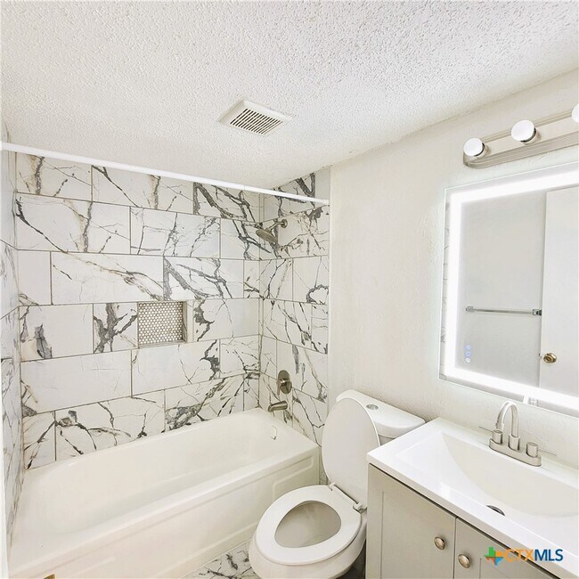 Building Photo - 1901 N 10th St