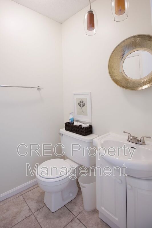 Building Photo - 637 Baytree Ct