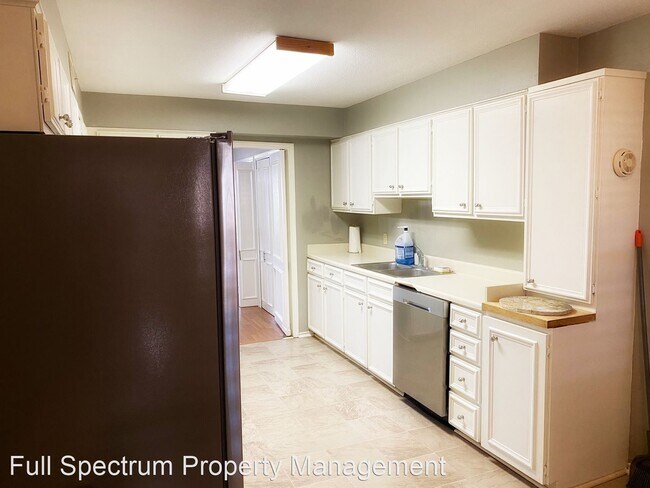 Building Photo - 2 br, 1.5 bath House - 7815 Broadway #103A