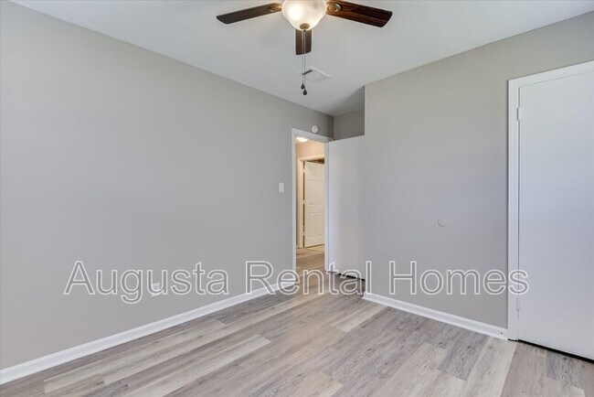 Building Photo - 623 Aiken St