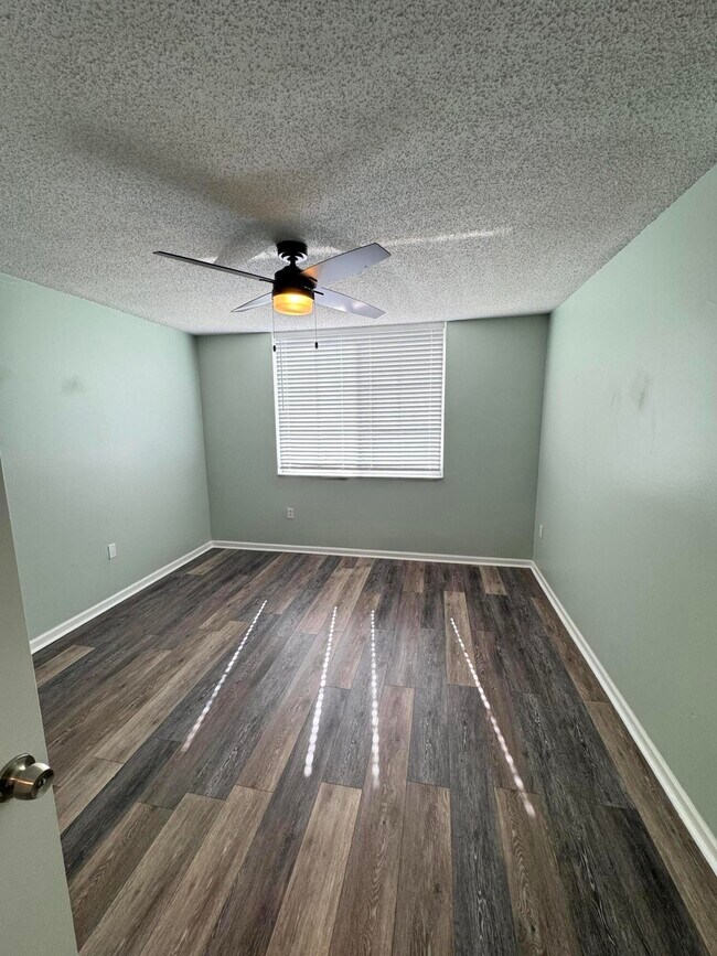 Building Photo - 7896 Sonoma Springs Cir