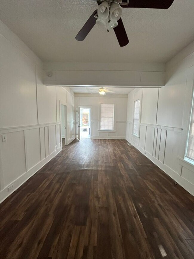 Building Photo - ZPINE1066