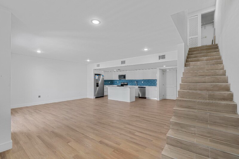 Building Photo - 16955 SW 100th Ave