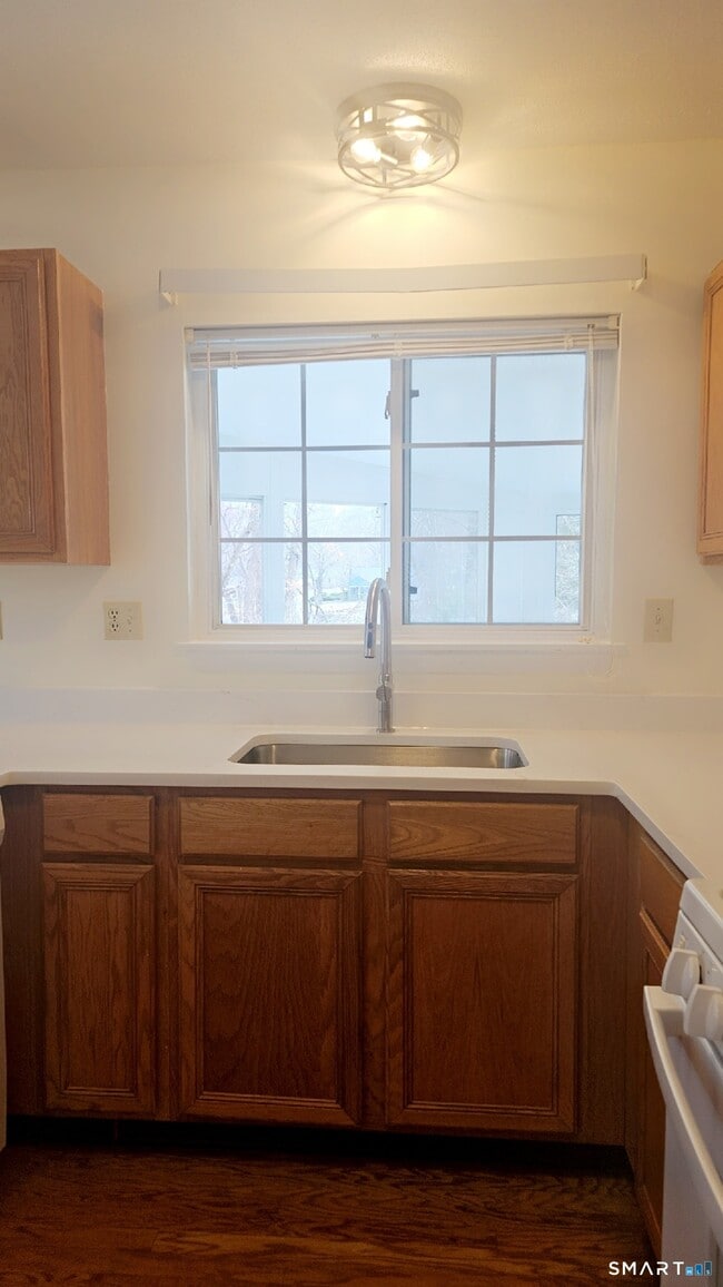 Building Photo - 20 Apple Way