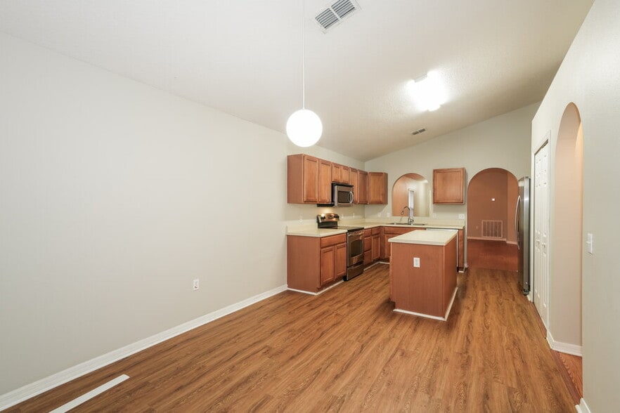 Building Photo - 17036 Lixberry Way