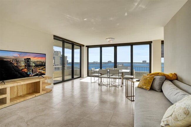 Building Photo - 5510 N Ocean Dr