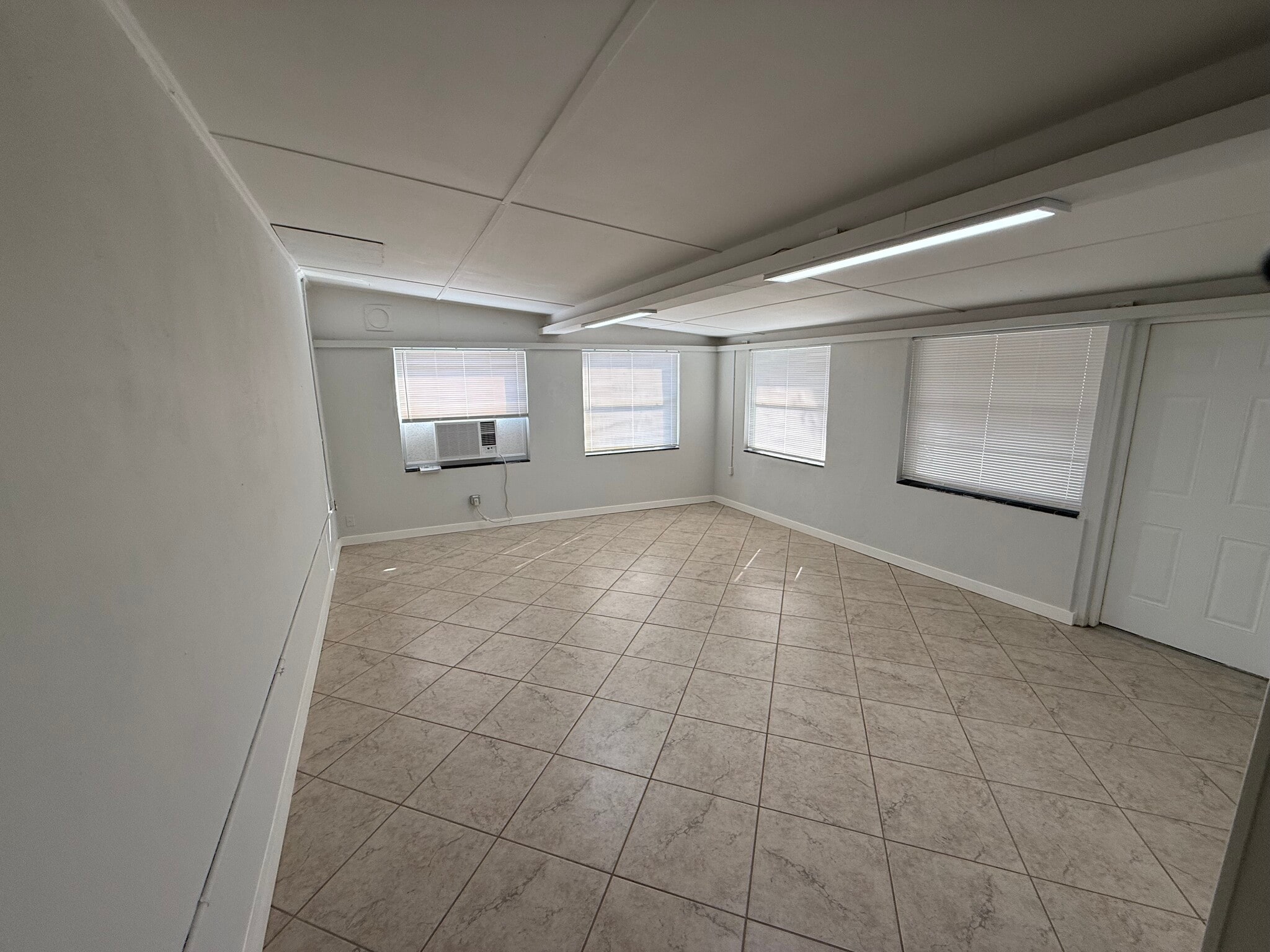 Building Photo - 1539 Magnolia Dr