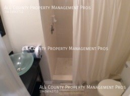 Building Photo - First Floor/Pet Friendly/Pool/GREAT Location