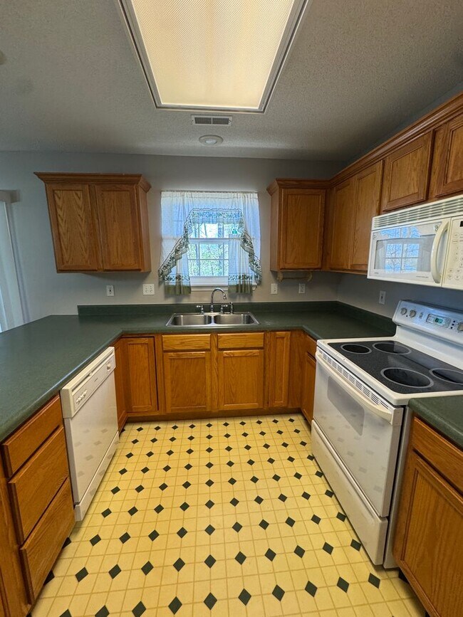 Building Photo - Spacious 3-bedroom, 2-bath home with a 2-car garage!