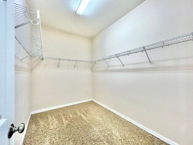 Building Photo - Luxury-living 4/Beds/3.5-Bath home in prestigious Highland Park!