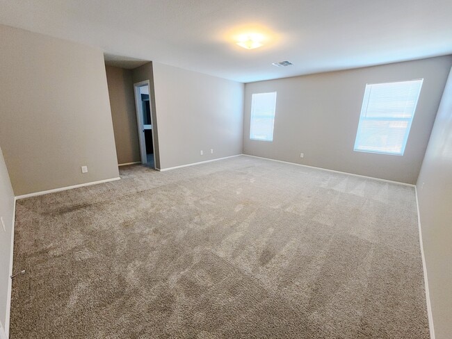 Building Photo - 5574 Autumn Cliffs Way