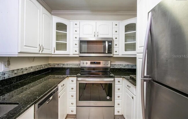 Building Photo - Centrally Located 3 bedroom 2.5 bath Townh...
