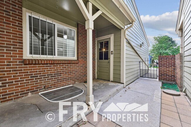 Building Photo - 14313 E Warren Pl