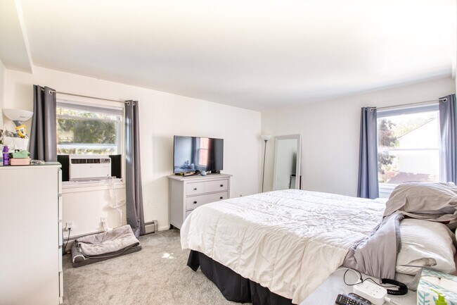 Building Photo - 32 Pine St