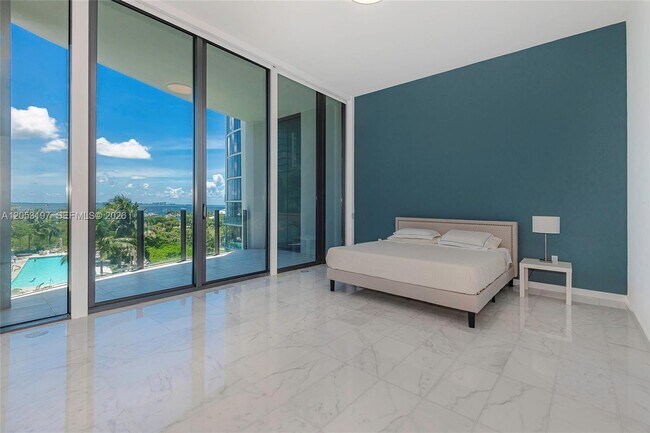 Building Photo - 2821 S Bayshore Dr