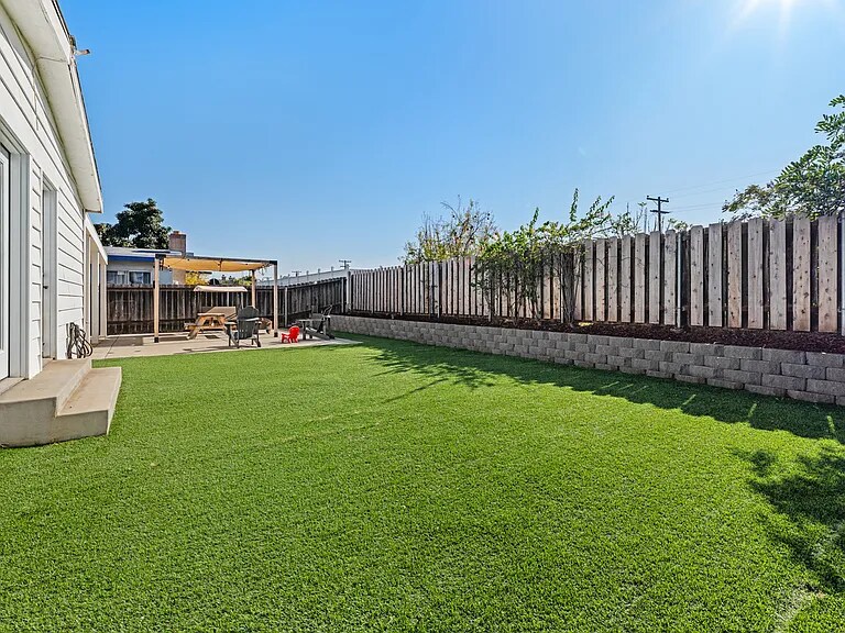 Building Photo - 2171 Ilex Ave