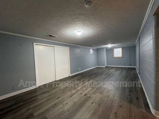 Building Photo - 800 S 38th St