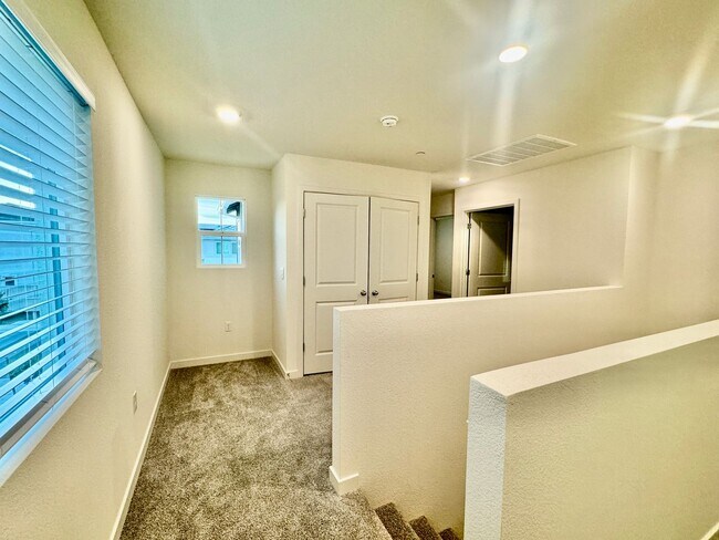 Building Photo - BRAND NEW 4 BEDROOM, 2.5 BATHS, 2 CAR GARA...