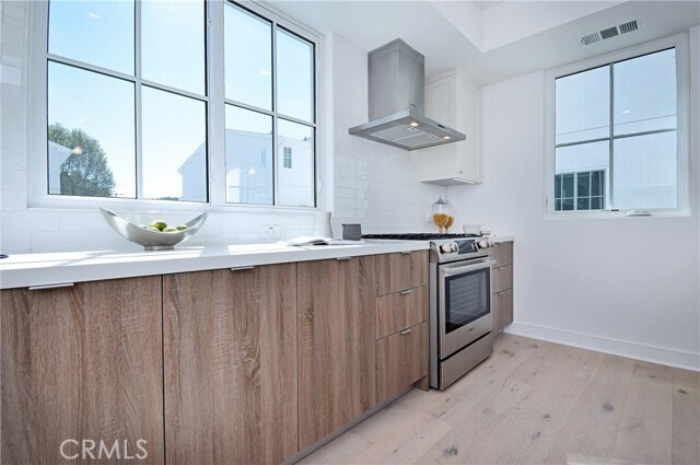 Building Photo - 4641 Cahuenga Blvd