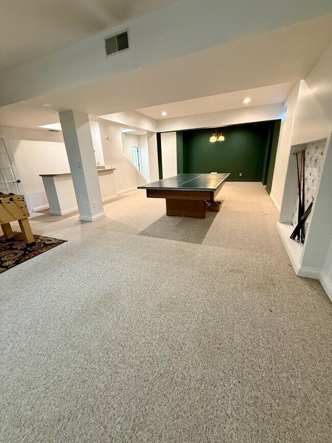 Building Photo - 800 Palomino Ln