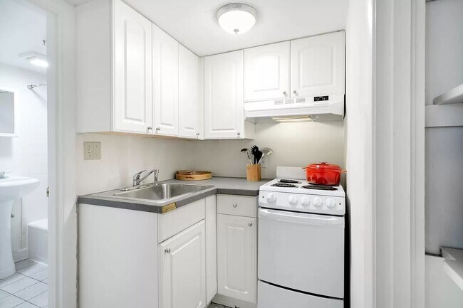 Building Photo - 542 Beacon St